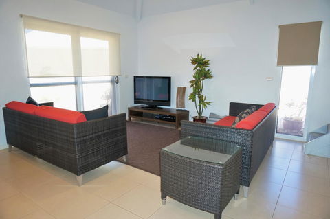 Osprey Holiday Village Unit 104 - Gold Coast 4U 4