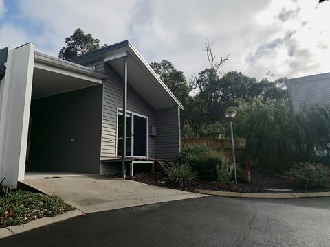 17 By The Sea - Gold Coast 4U 1