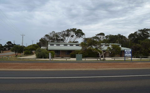 Hopetoun Motel & Chalet Village - 1 Gold Coast 18