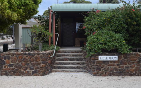 Hopetoun Motel & Chalet Village - 1 Gold Coast 9