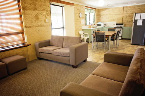 Hopetoun Motel & Chalet Village - 1 Gold Coast 8
