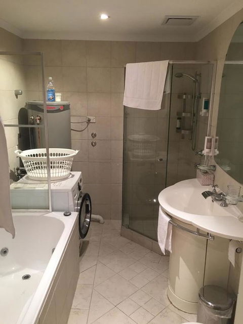 Colin St Apartment - Accommodation Gold Coast 8