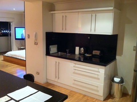 Colin St Apartment - Accommodation Gold Coast 3