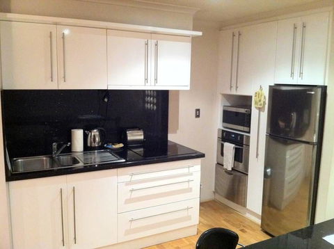 Colin St Apartment - Accommodation Gold Coast 6