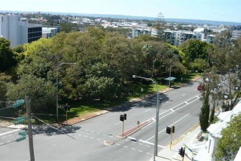 Colin St Apartment - Accommodation Gold Coast 12
