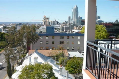 Colin St Apartment - Accommodation Gold Coast 0