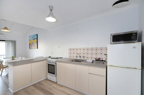 West Beach Lagoon 221 - Stylish Apartment! - Gold Coast 4U 6