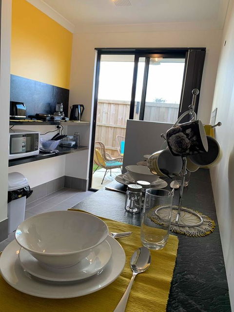 Stylish Colourfull Getaway - Gold Coast 4U 3