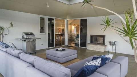 The White House At Wallcliffe Farms - Gold Coast 4U 5