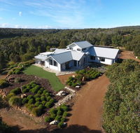The White House at Wallcliffe Farms - Gold Coast 4U