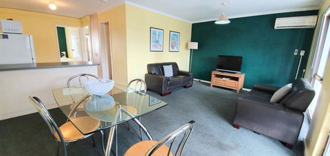 West Beach Lagoon 109 â€“ Amazing Location! - Gold Coast 4U 4