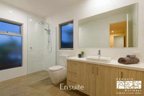 20 Madaffari Drive - Gold Coast 4U 12