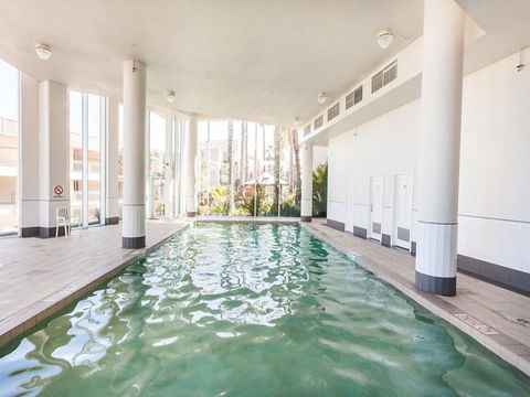 Beachfront Penthouse & Huge Terrace - Gold Coast 4U 10