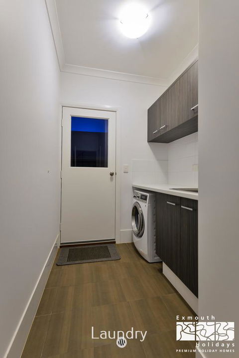 8 Kestrel Place - PRIVATE JETTY & POOL - Gold Coast 4U 14
