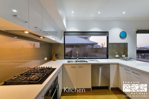 8 Kestrel Place - PRIVATE JETTY & POOL - Gold Coast 4U 5