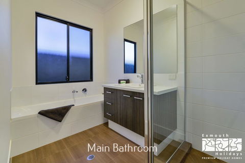 8 Kestrel Place - PRIVATE JETTY & POOL - Gold Coast 4U 13