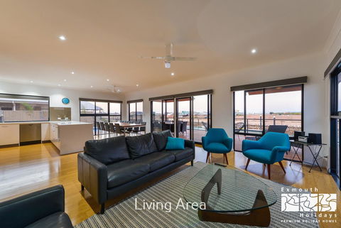8 Kestrel Place - PRIVATE JETTY & POOL - Gold Coast 4U 1