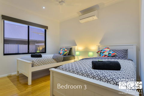 8 Kestrel Place - PRIVATE JETTY & POOL - Gold Coast 4U 11