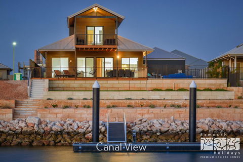 8 Kestrel Place - PRIVATE JETTY & POOL - Gold Coast 4U 0