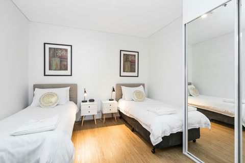 405 Perth City Escape - Gold Coast 4U 7
