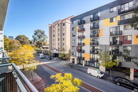 405 Perth City Escape - Gold Coast 4U 30