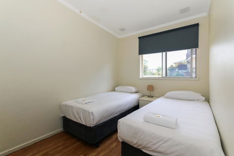 Scarborough Apartments - Gold Coast 4U 4