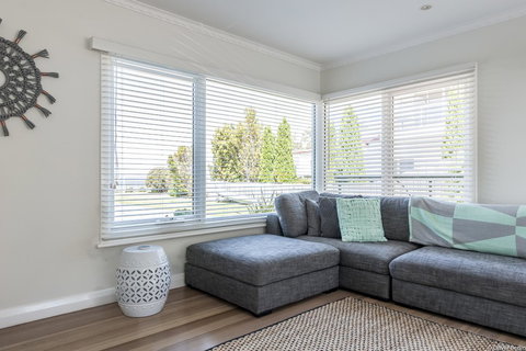 On The Beach Waterfront Apartment - 1 Gold Coast 2