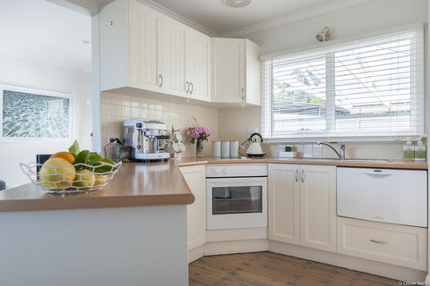 On The Beach Waterfront Apartment - 1 Gold Coast 7