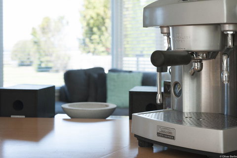 On The Beach Waterfront Apartment - 1 Gold Coast 6