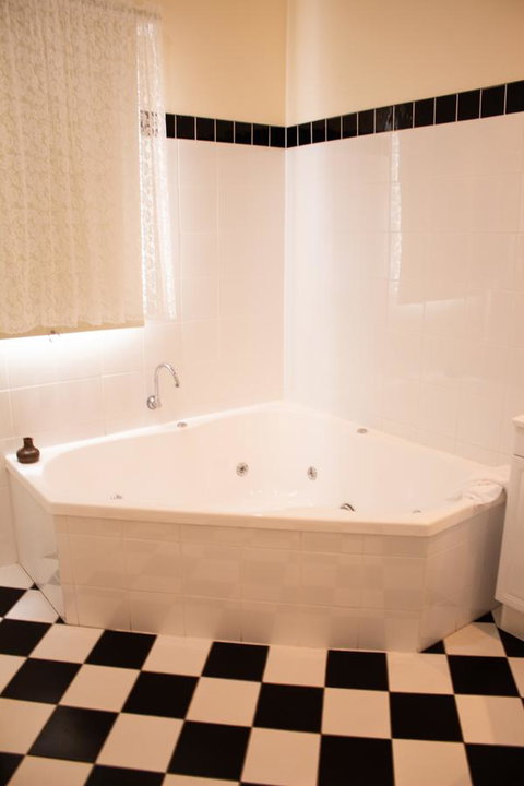 Stanley Hotel & Apartments - Accommodation Gold Coast 11