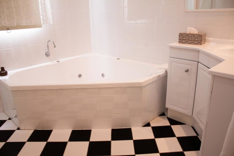 Stanley Hotel & Apartments - Accommodation Gold Coast 12