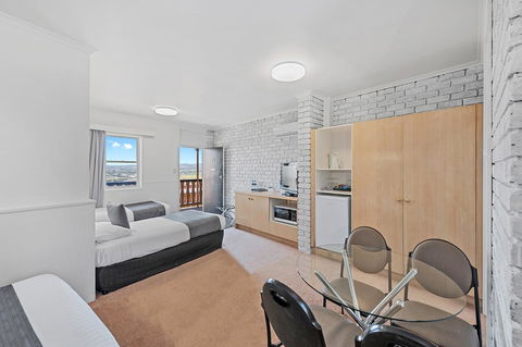 Coach House Launceston - Accommodation Gold Coast 9