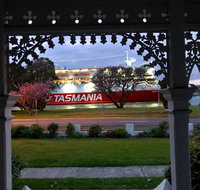 Riverbank villa - 4 bedroom house villa - Accommodation Gold Coast