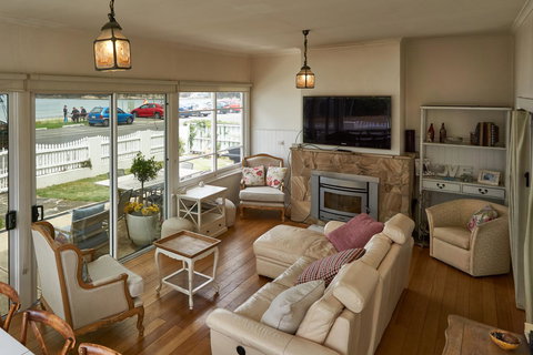 The Ultimate Beach House - 1 Gold Coast 3