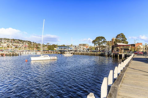 Bellerive Marina View Apartments NO 27 - Accommodation Gold Coast 21