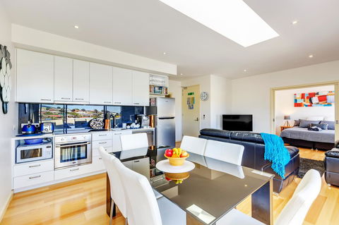 Bellerive Marina View Apartments NO 27 - Accommodation Gold Coast 0