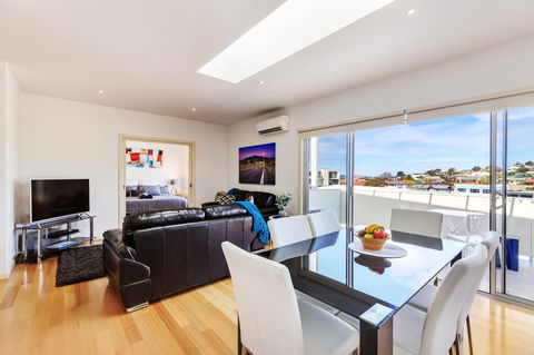 Bellerive Marina View Apartments NO 27 - Accommodation Gold Coast 2