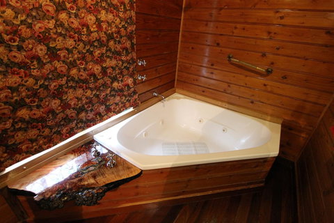 Kerrellie Cottages 2, 4 & 8 Reid Street - Accommodation Gold Coast 11