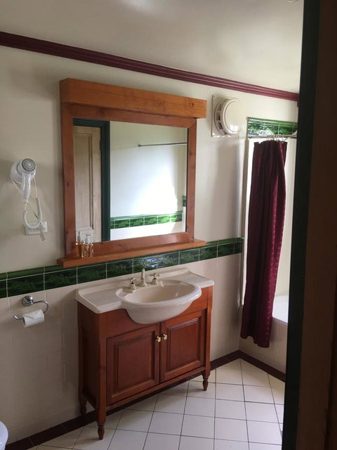 Kerrellie Cottages 2, 4 & 8 Reid Street - Accommodation Gold Coast 18