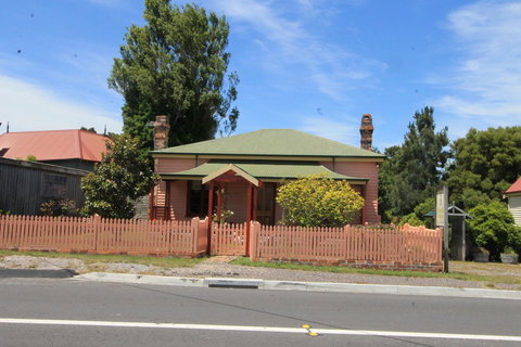 Kerrellie Cottages 2, 4 & 8 Reid Street - Accommodation Gold Coast 2