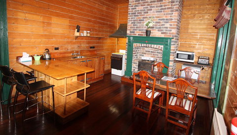 Kerrellie Cottages 2, 4 & 8 Reid Street - Accommodation Gold Coast 9