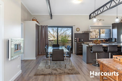 The WeareHouse In Deloraine - 1 Gold Coast 22