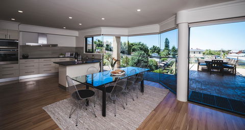 Russell House - Accommodation Gold Coast 0