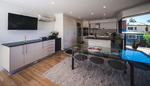 Russell House - Accommodation Gold Coast 24