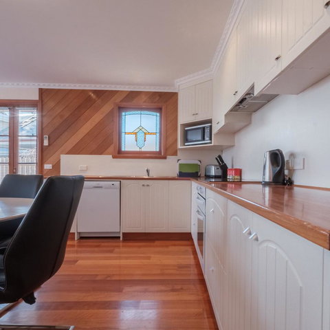 Cod Rock Point - 1 Gold Coast 9