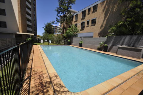 Neutral Bay Self Contained Studio Apartments - Gold Coast 4U 1