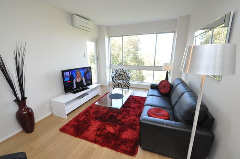 Neutral Bay Self-Contained Modern One-Bedroom Apartment (63BEN) - Gold Coast 4U 1