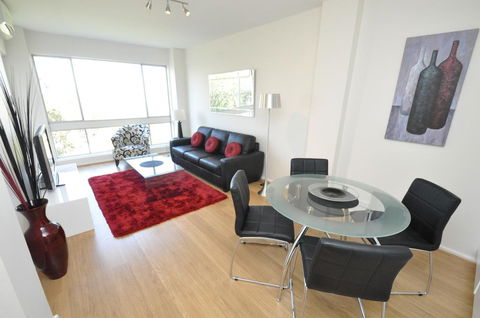 Neutral Bay Self-Contained Modern One-Bedroom Apartment (63BEN) - Gold Coast 4U 2