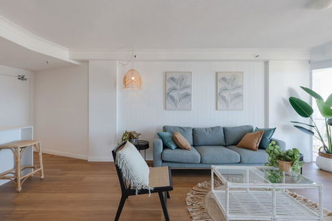 NEW Beautiful 2 Bed Ocean Views In Broadbeach - Accommodation Gold Coast 1