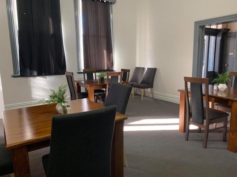 New Cornwall Hotel - Accommodation Gold Coast 2